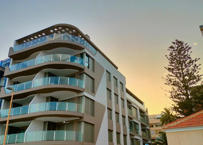 Moderno: Primera Linea En Locos